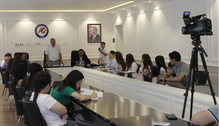 QHT “Azərbaycan dili və mədəniyyəti: milli və bəşəri dəyərlər” mövzusunda ictimai müzakirə keçirib - FOTO