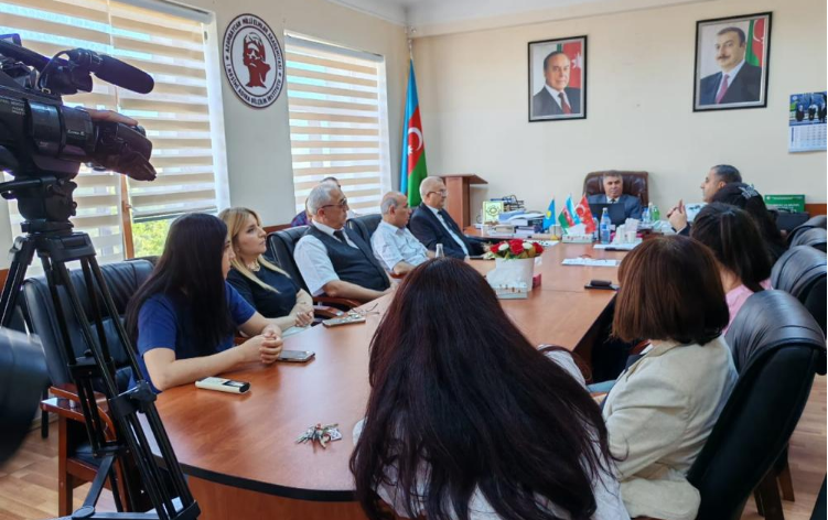 Dilçilik İnstitutunda Azərbaycan dili ilə bağlı ictimai müzakirə keçirildi - FOTO