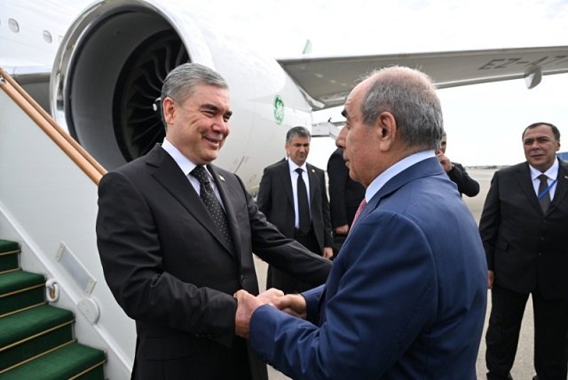 Qurbanqulu Berdiməhəmmədov Azərbaycanda