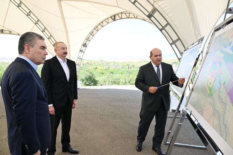 Əliyevlə Berdiməhəmmədov Füzulinin dağıdılmış yerlərində - FOTO