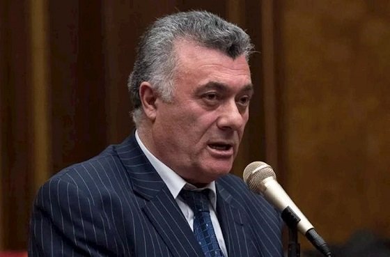 Akopyan saxlanıldı: Hakimiyyəti ələ keçirmək çağırışı...