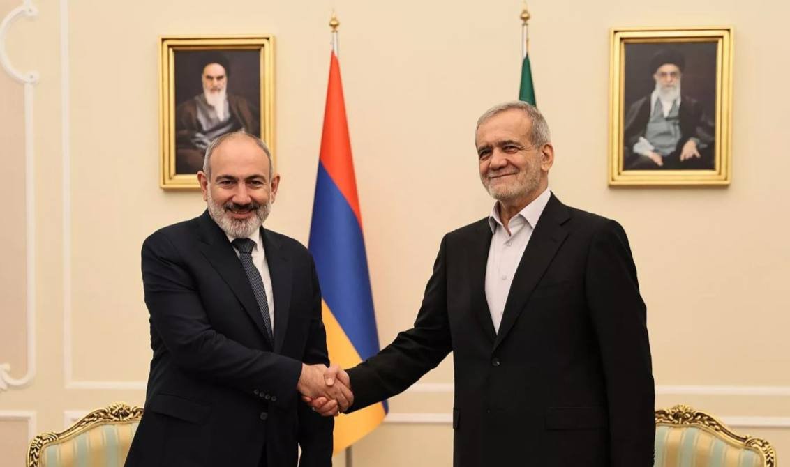 Paşinyan bir ay sonra Pezeşkiana başsağlığı verdi