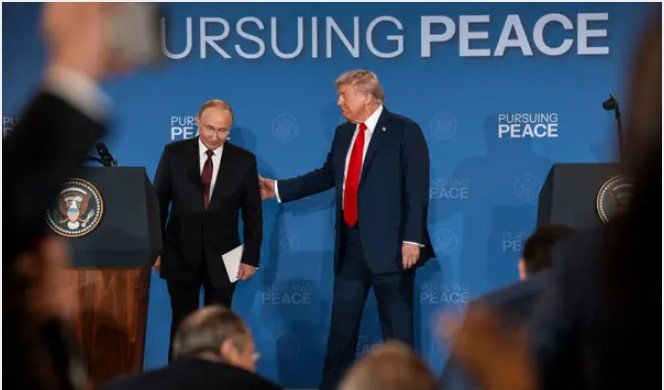 Putinin Trampa verdiyi kitabda nə yazıldığı bilindi – Dəhşətli fakt və FOTOLAR