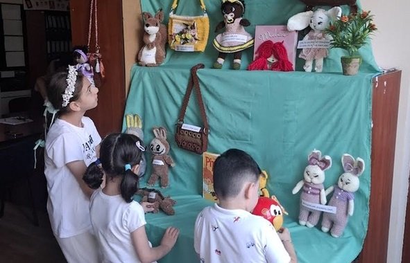 Fəxri oxucunun əl işlərinin sərgisi keçirilib