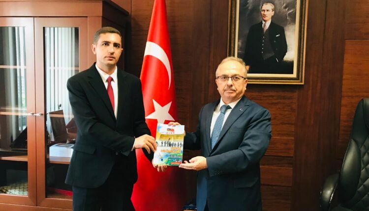 Səfir kəlbəcərli gənc şairi qəbul edib