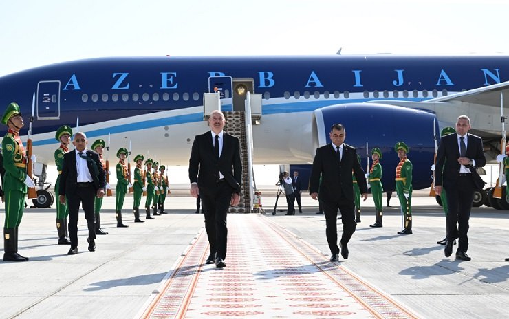 İlham Əliyev Türkmənistanda belə qarşılandı – FOTOLAR