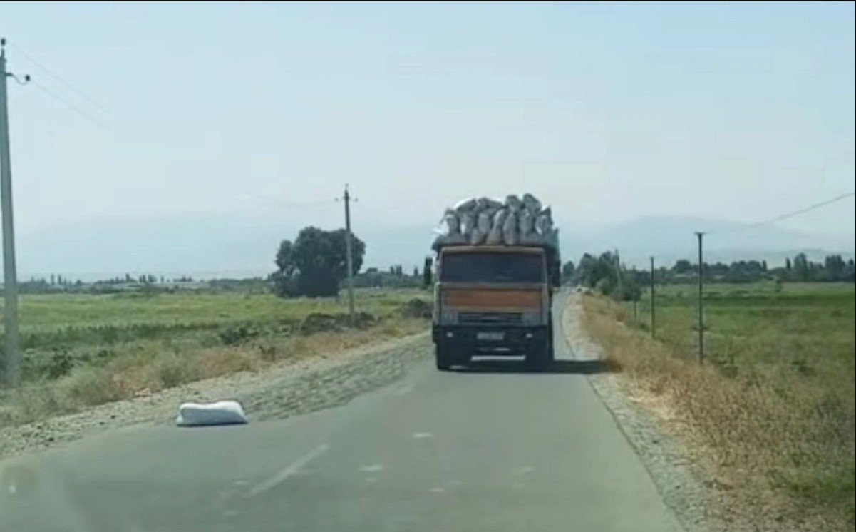 Avtomobil yoluna günabaxan tumları yığan şəxs məsuliyyətə cəlb edildi