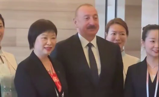 İlham Əliyevin Çində hotel əməkdaşları ilə səmimi VİDEOSU