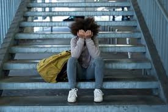 Məktəblilərdə psixoloji təzyiq və stressin artması: səssiz təhlükə