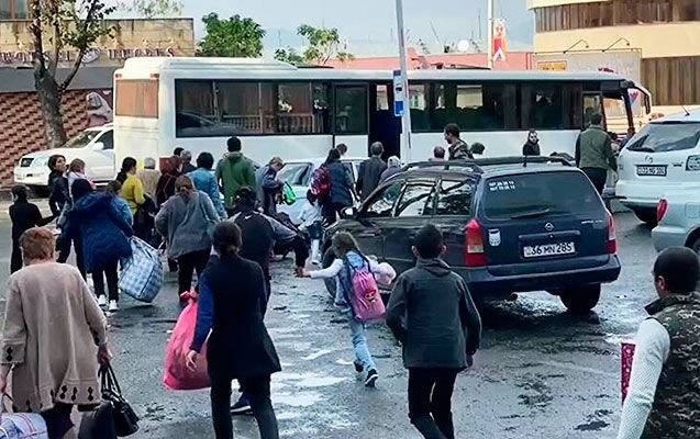 Ermənilərin Qarabağdan köçü dərslikdə - qalmaqal