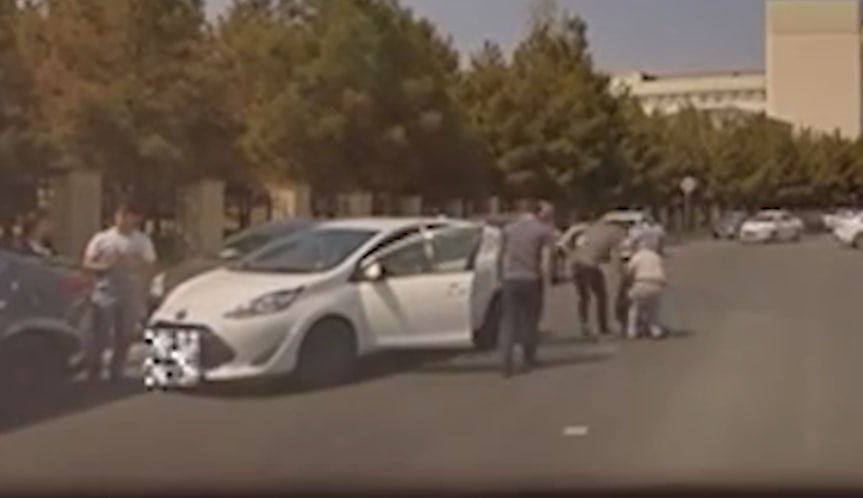 Bakıda yolu keçmək istəyən qadını maşın vurdu – DAVA DÜŞDÜ – ANBAAN VİDEO