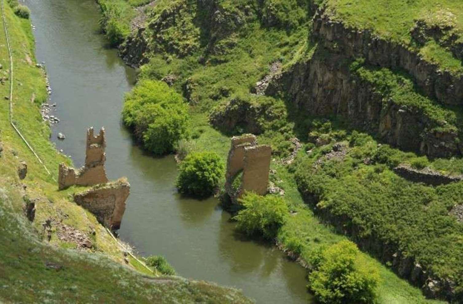 Ermənistan və Türkiyə tarixi körpünü bərpa edir