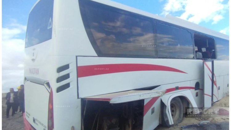Naxçıvanda avtobus dərəyə aşdı: 15-dən çox yaralı var - Fotolar