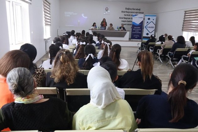 “Qızların işıqlı gələcəyi naminə maarifləndirmə” layihəsi çərçivəsində Salyan rayonunda tədbir keçirildi - FOTOLAR