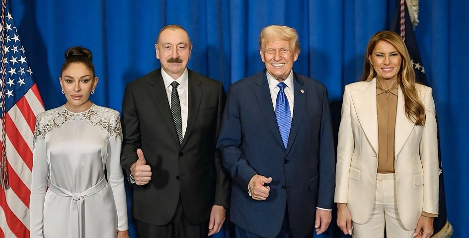 Prezident və birinci xanım Trampın ailəsi ilə bir arada - FOTO