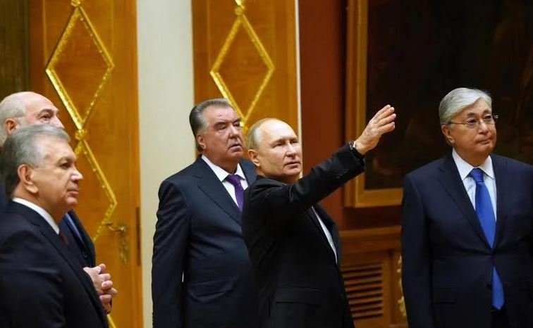 Tokayev referendum keçirir və hakimiyyətdən gedir
