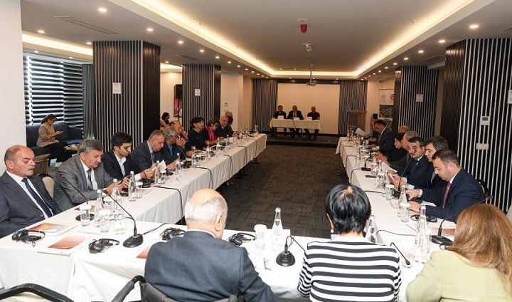 Qarabağda mina və kasetli silah problemi: Dəyirmi Masada çağırışlar səsləndi / FOTOLAR