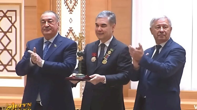 Eldar İsmayılovun “mükafatlandırdığı” məşhurlar: Siyahıda kimlər var?