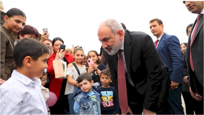 Erməni uşalardan aldığı cavab Paşinyanı ŞOKA SALDI