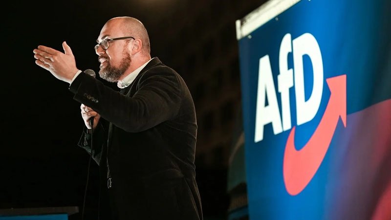 Almaniyanın üç deputatı Putinin ad günü mərasimində göründü