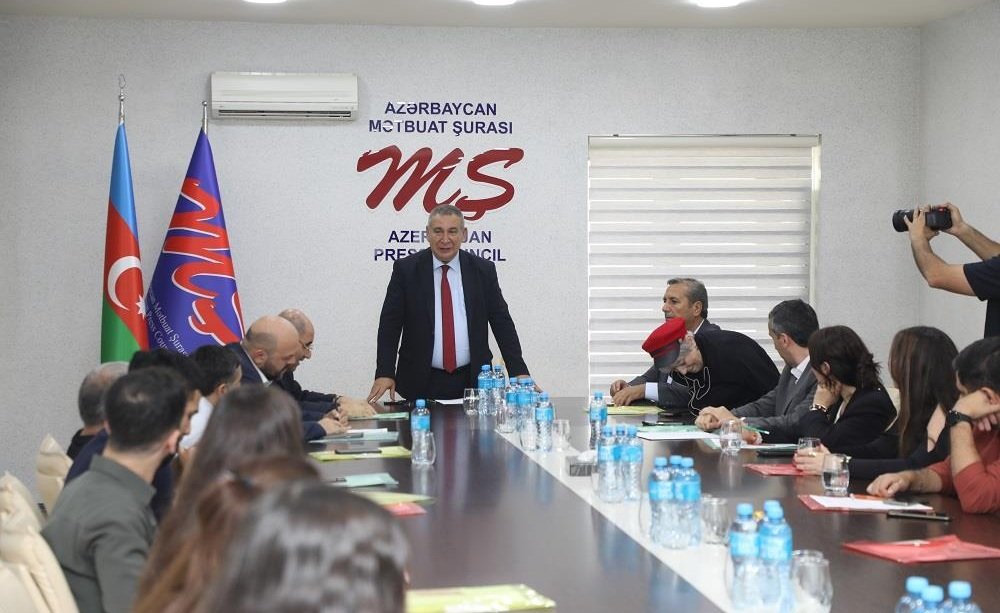 “Sosial şəbəkələrdə informasiya təhlükəsizliyi və tənzimləmə modelləri” mövzusunda konfrans keçirilib - FOTOLAR