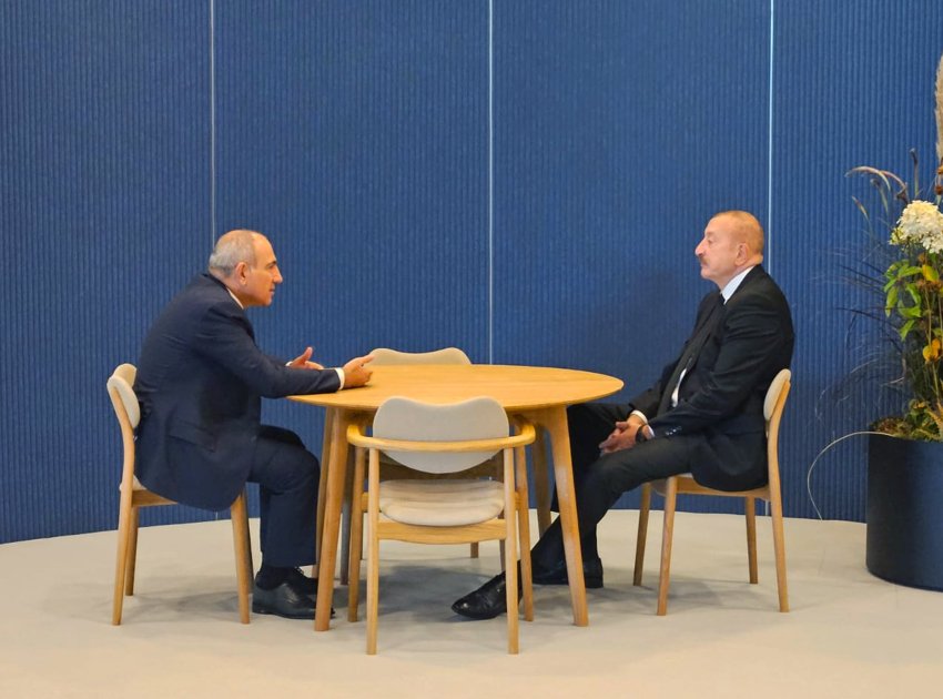 Əliyev və Paşinyan Düşənbədə söhbət etdilər
