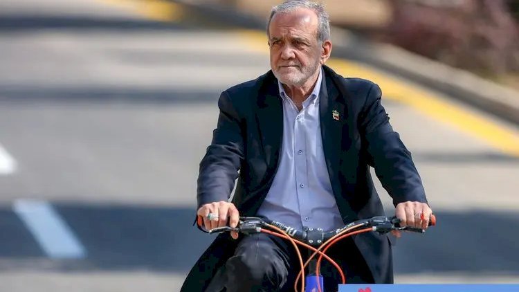 Məsud Pezeşkian velosipedə mindi - Fotolar