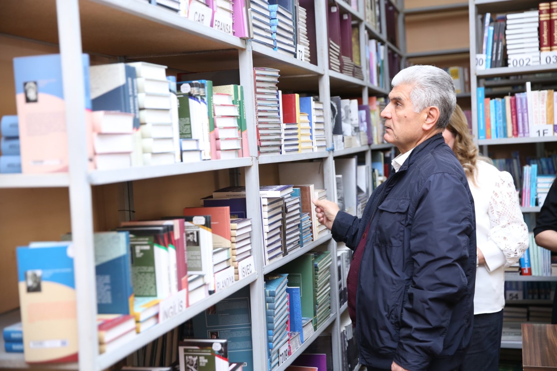 Pedaqoji Universitetdə oxu zalının və kitab sərgisinin açılışı olub