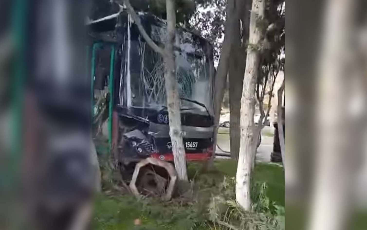 “Bakubus”un avtobusu bulvara girdi - VİDEO
