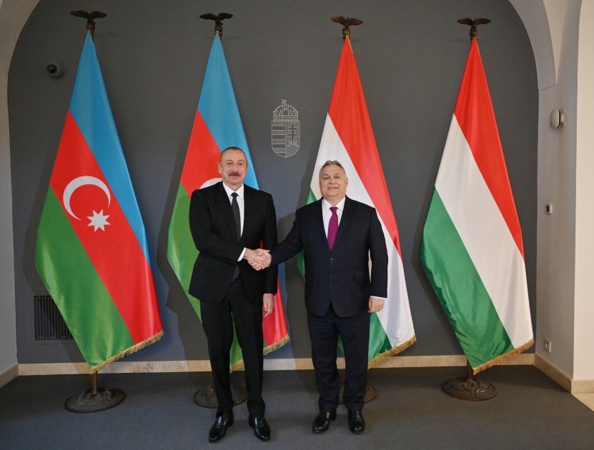 İlham Əliyev Orbanı təbrik etdi