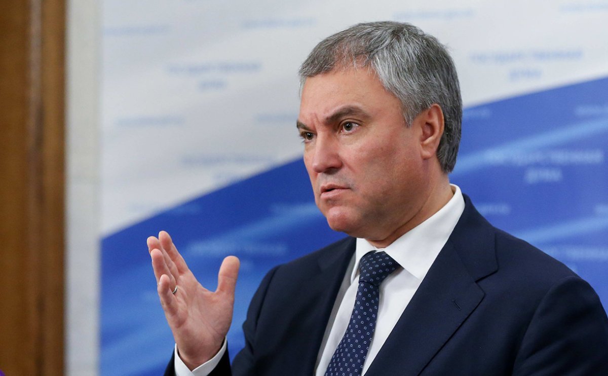 Qərb Putinin yanına gəlib baş əyməlidir - Rusiya Dövlət Dumasının sədri