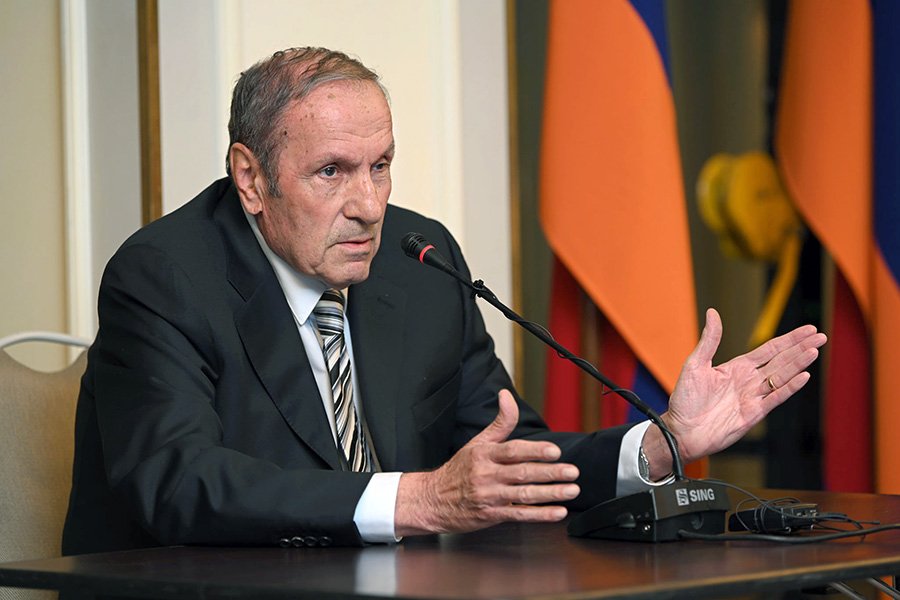 Petrosyan 1997-də rayonları qaytarırdı: ona iki variant təklif edildi