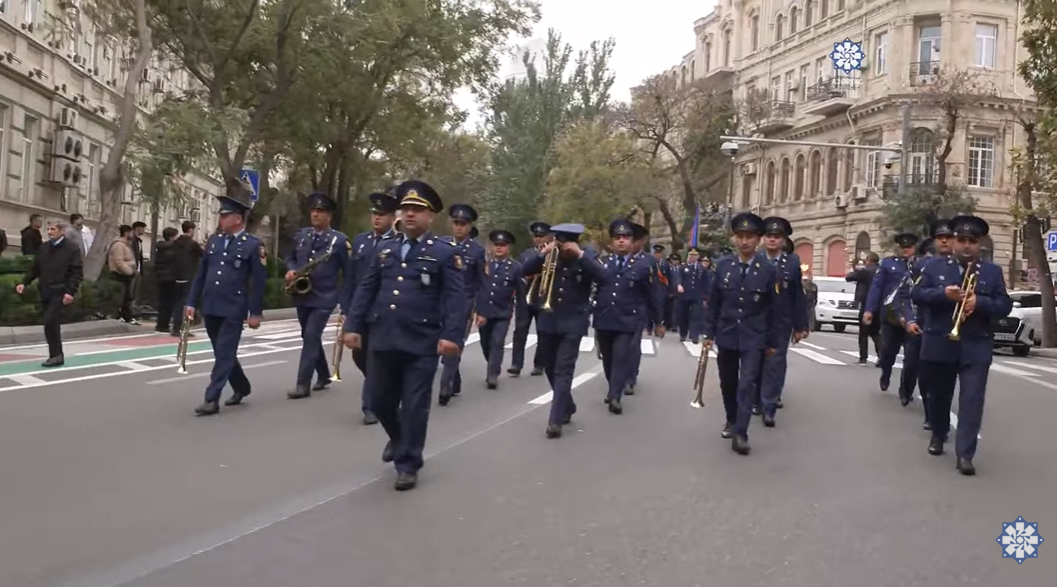 Bakıda hərbçilərin zəfər yürüşü başladı –CANLI