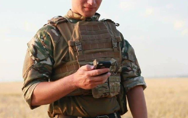 Azərbaycanda əsgərlər xüsusi telefonlar ALA BİLƏCƏK
