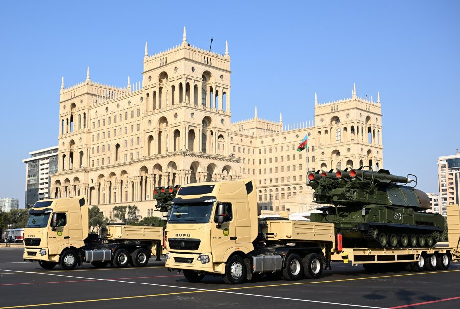 Paradda nümayiş olunan hərbi texnikalarımızın xüsusiyyətləri - Video