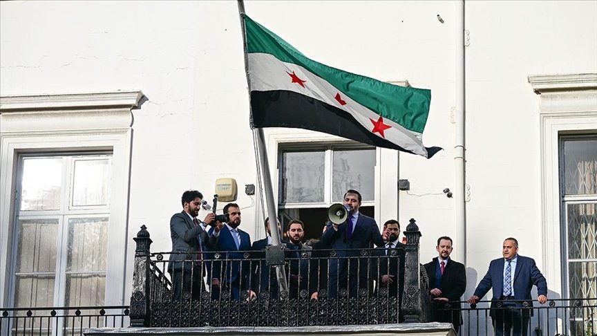 Londonda Suriya bayrağı qaldırıldı