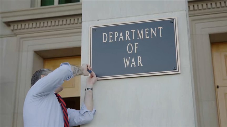Pentaqonda "Müharibə Departamenti" lövhələri asıldı