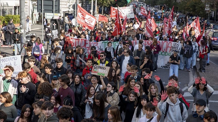 İtaliyada tələbələr Meloni hökumətinə etiraz edirlər