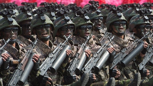 10 min Koreya əsgəri Rusiya sərhədində nə edir?