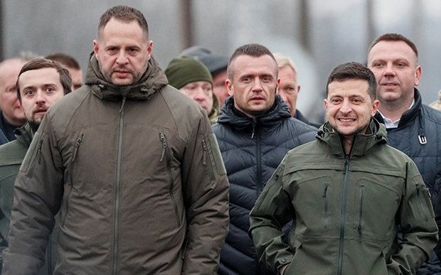 Zelenskinin yaxın adamının üstünü qara buludlar alıb