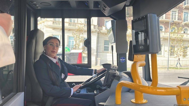Qadın avtobus sürücülər işə başladı