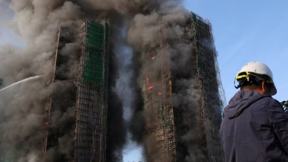 Ölkəni sarsıdan olay! 2000 mənzilli kompleks yanır: Ölənlər var