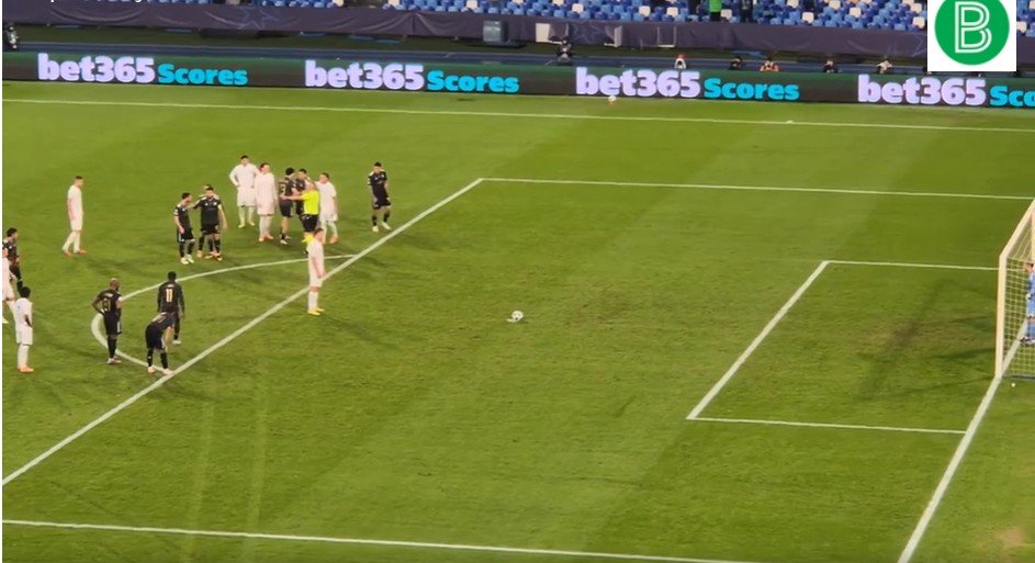 “Napoli” ilə oyunda “Qarabağ” futbolçuları arasında mübahisə düşdü – VİDEO