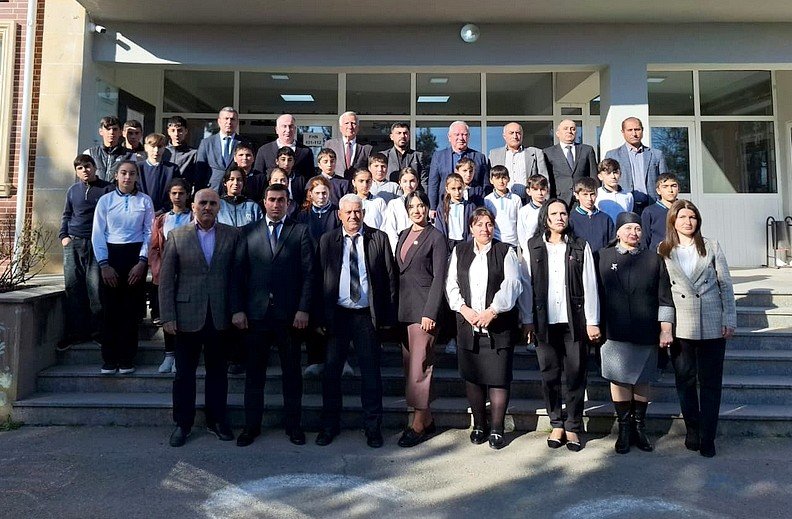 Kənd məktəbində “Şagirdlər və şairlər”