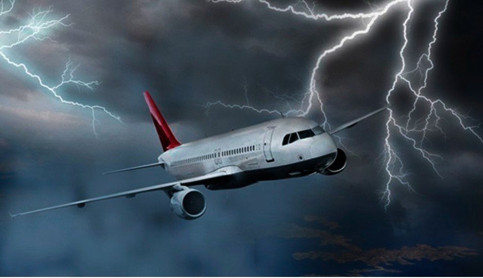 Türkiyədən Rusiyaya uçan təyyarəni ildırım vurdu