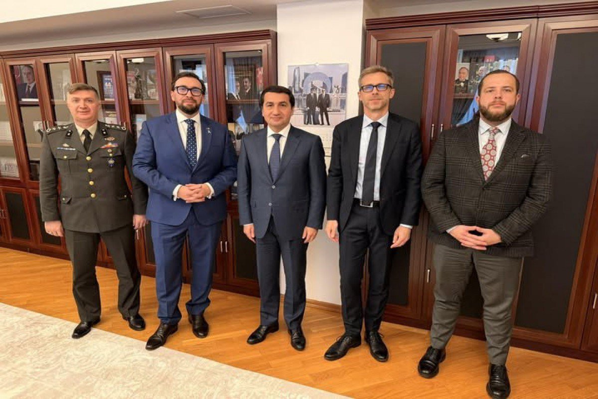 Hikmət Hacıyev NATO-nun Cənubi Qafqazdakı Ofisinin rəhbəri ilə GÖRÜŞDÜ