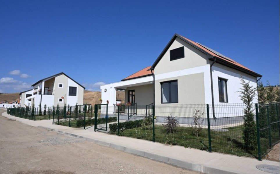 Horovlu kəndinə növbəti köç olub, açarlar təqdim olunub