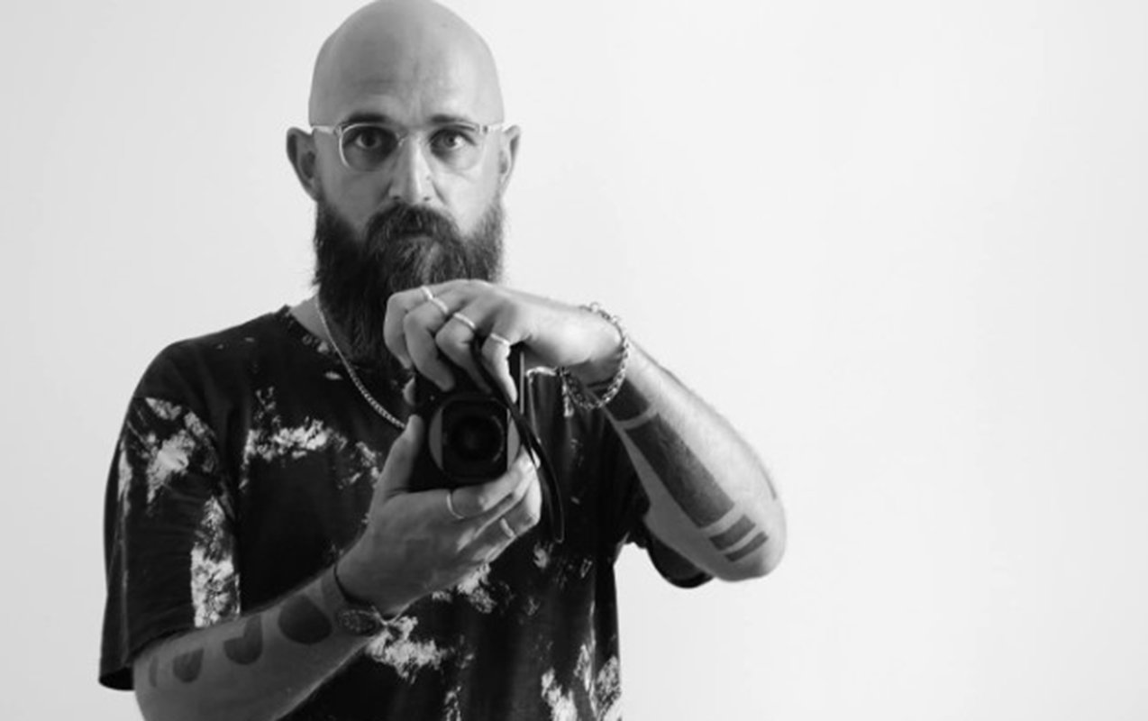 Bulvarda tanınmış fotoqrafın meyiti tapıldı – FOTOLAR