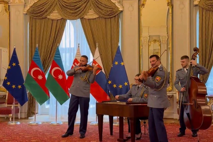 İlham Əliyevlə Robert Fitsonun görüşündə "Qurban olum Azərbaycan" mahnısı İFA EDİLDİ – VİDEO