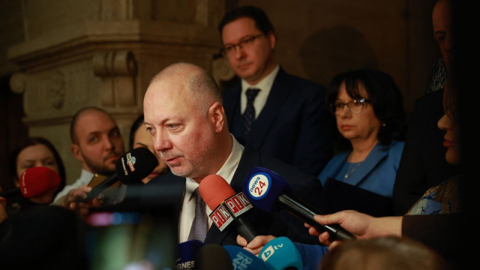 Ölkədə etirazlar başladı: Baş nazir istefa verdi